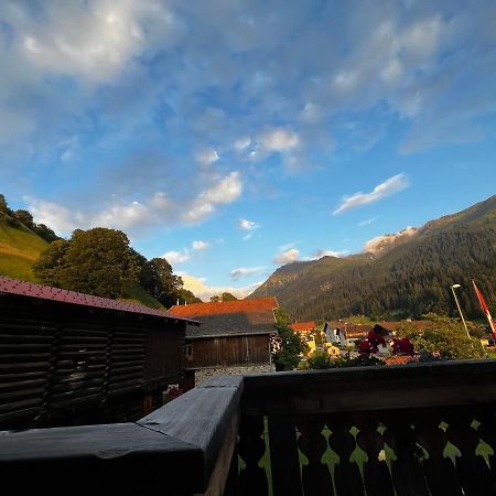 Ferienwohnung Uf Z'Enisch Klosters Exteriör bild