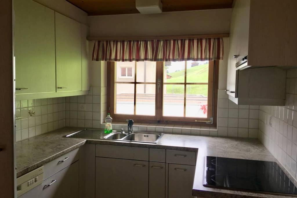 Ferienwohnung Uf Z'Enisch Klosters Exteriör bild