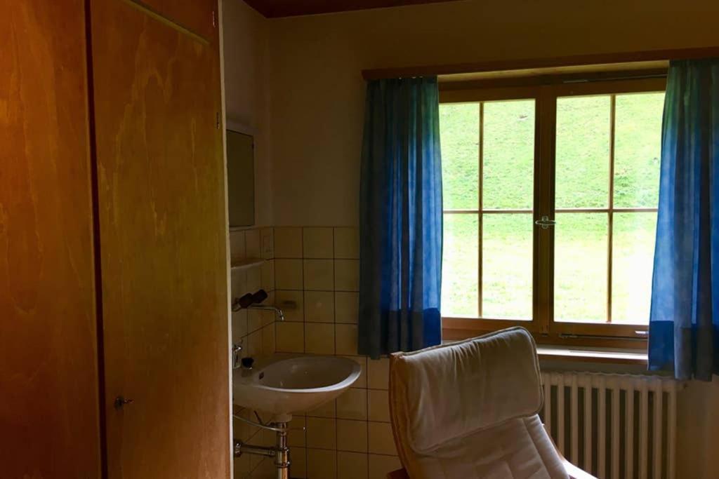 Ferienwohnung Uf Z'Enisch Klosters Exteriör bild