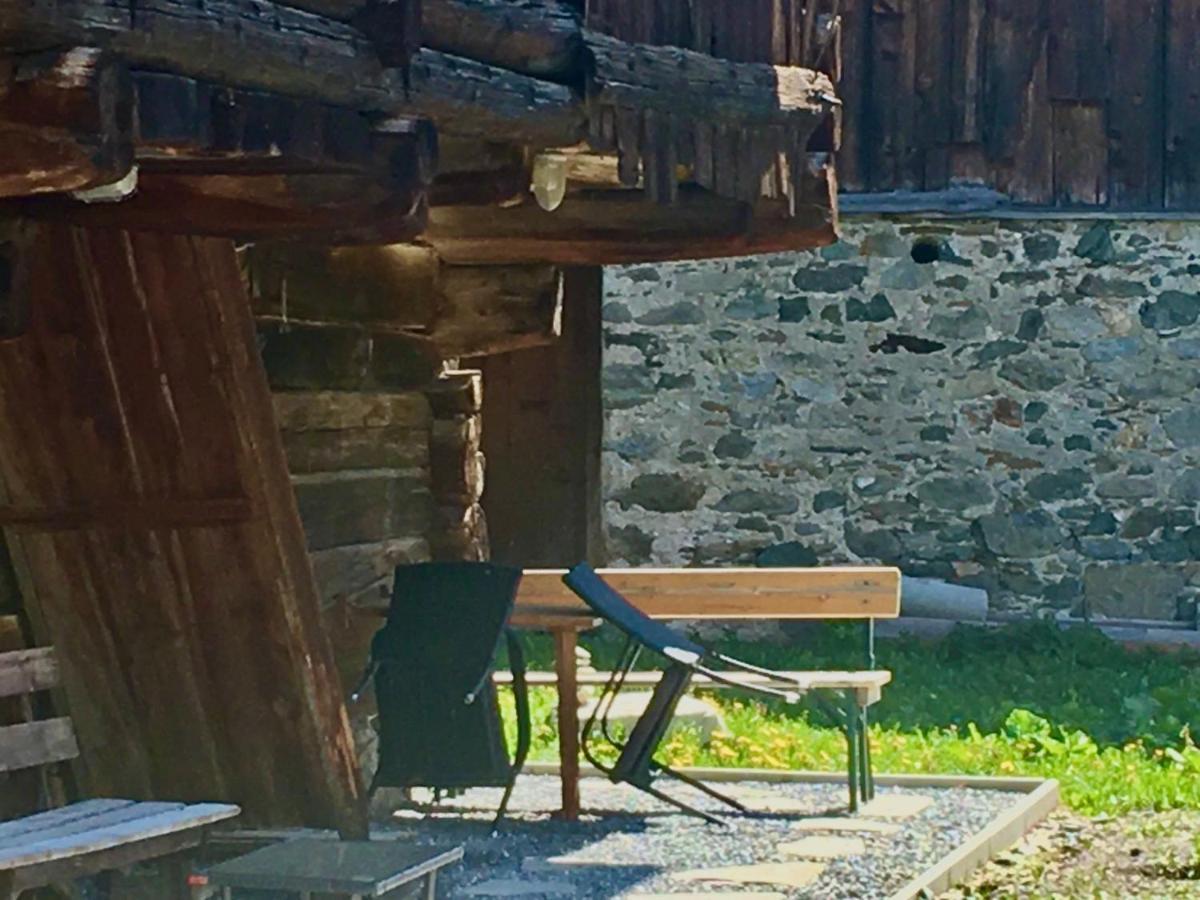Ferienwohnung Uf Z'Enisch Klosters Exteriör bild