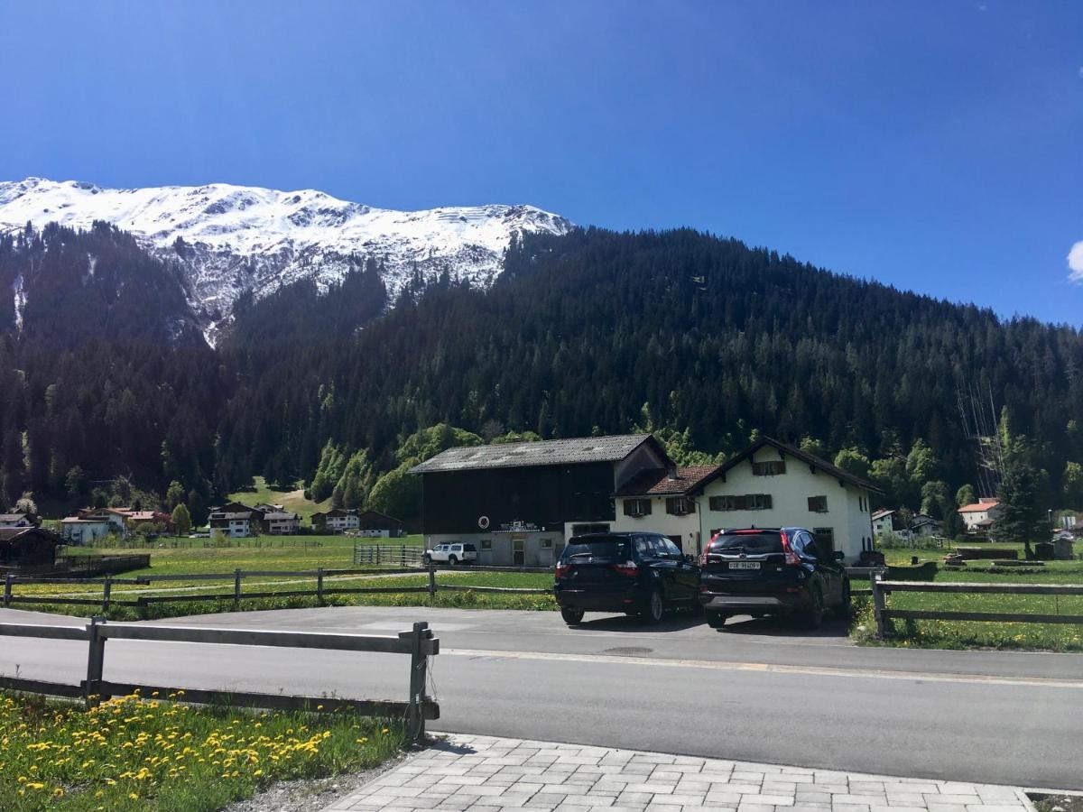 Ferienwohnung Uf Z'Enisch Klosters Exteriör bild