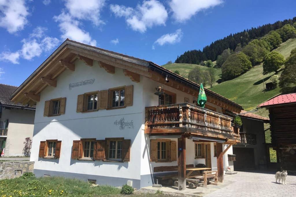 Ferienwohnung Uf Z'Enisch Klosters Exteriör bild
