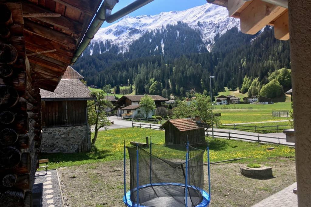 Ferienwohnung Uf Z'Enisch Klosters Exteriör bild