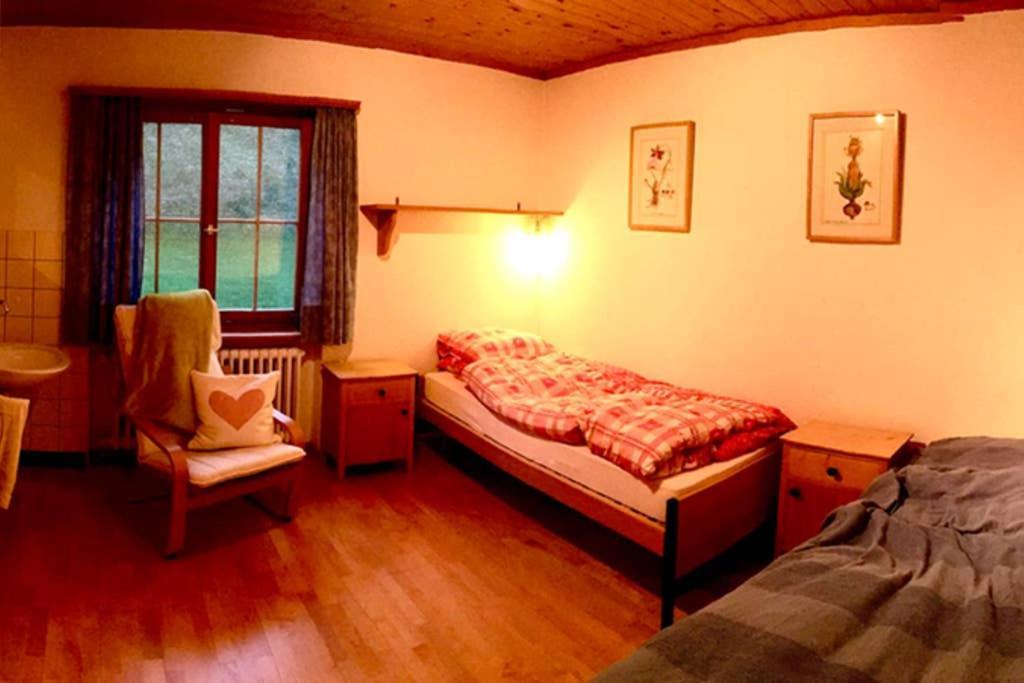 Ferienwohnung Uf Z'Enisch Klosters Exteriör bild