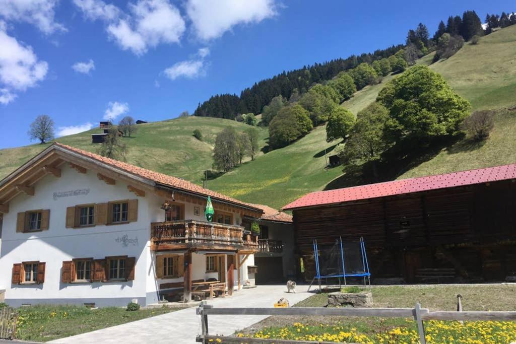Ferienwohnung Uf Z'Enisch Klosters Exteriör bild