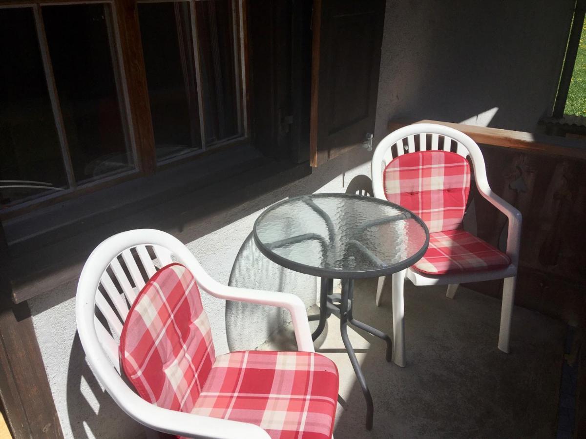 Ferienwohnung Uf Z'Enisch Klosters Exteriör bild