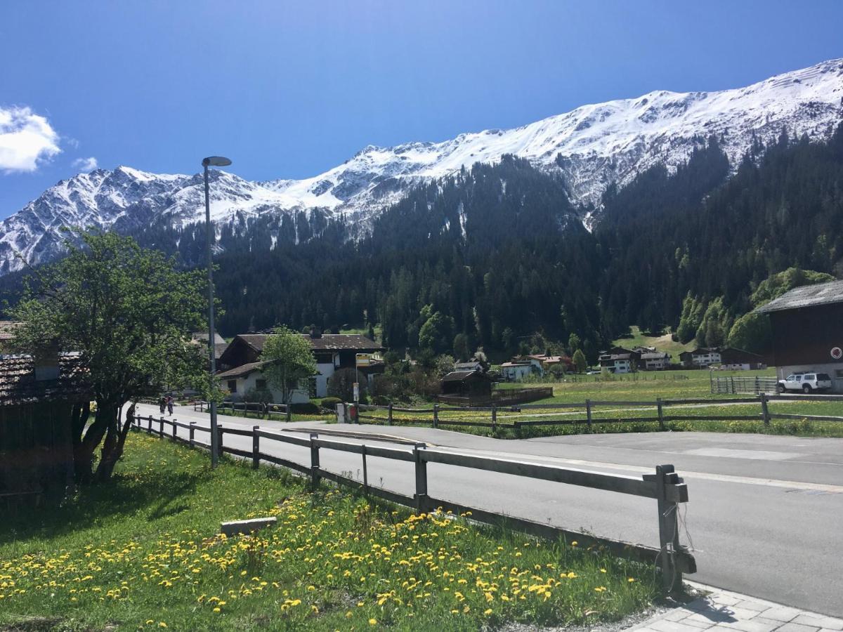 Ferienwohnung Uf Z'Enisch Klosters Exteriör bild