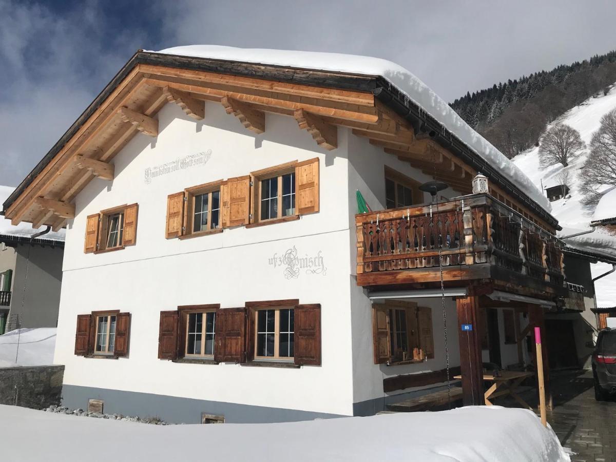 Ferienwohnung Uf Z'Enisch Klosters Exteriör bild