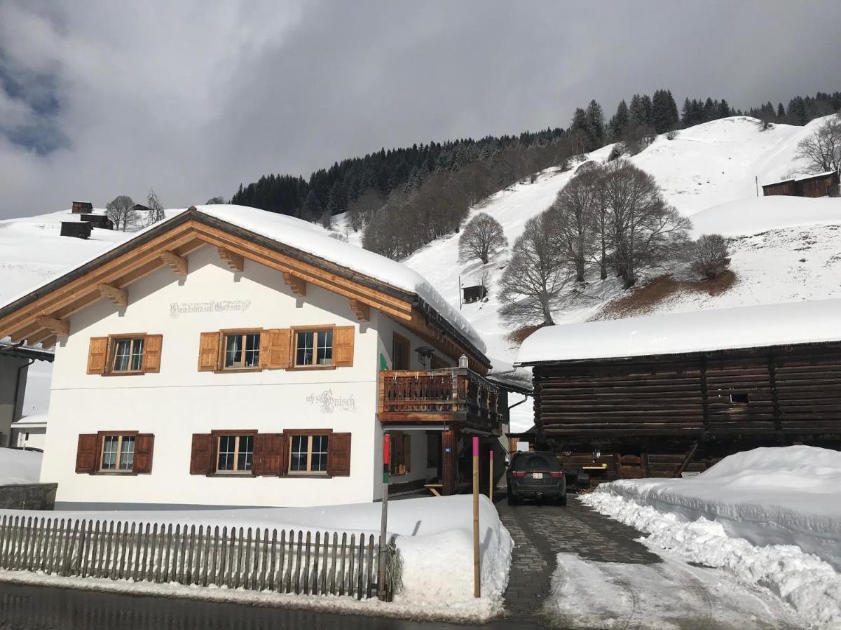 Ferienwohnung Uf Z'Enisch Klosters Exteriör bild