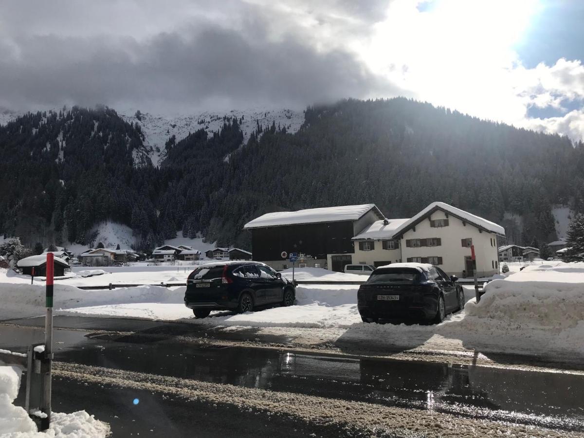 Ferienwohnung Uf Z'Enisch Klosters Exteriör bild