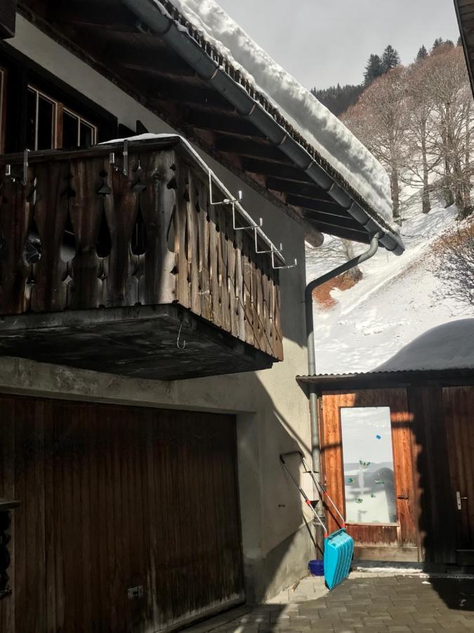 Ferienwohnung Uf Z'Enisch Klosters Exteriör bild