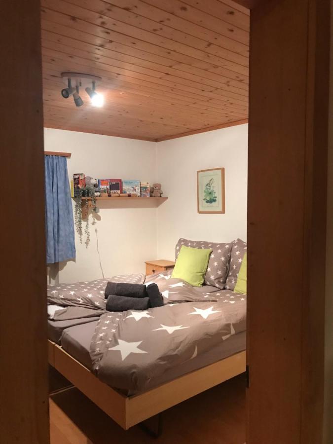 Ferienwohnung Uf Z'Enisch Klosters Exteriör bild