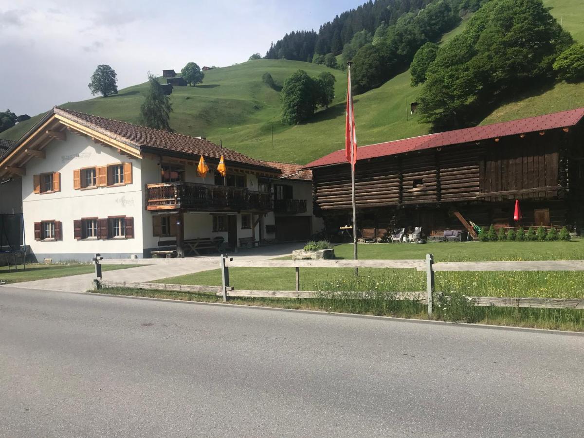 Ferienwohnung Uf Z'Enisch Klosters Exteriör bild