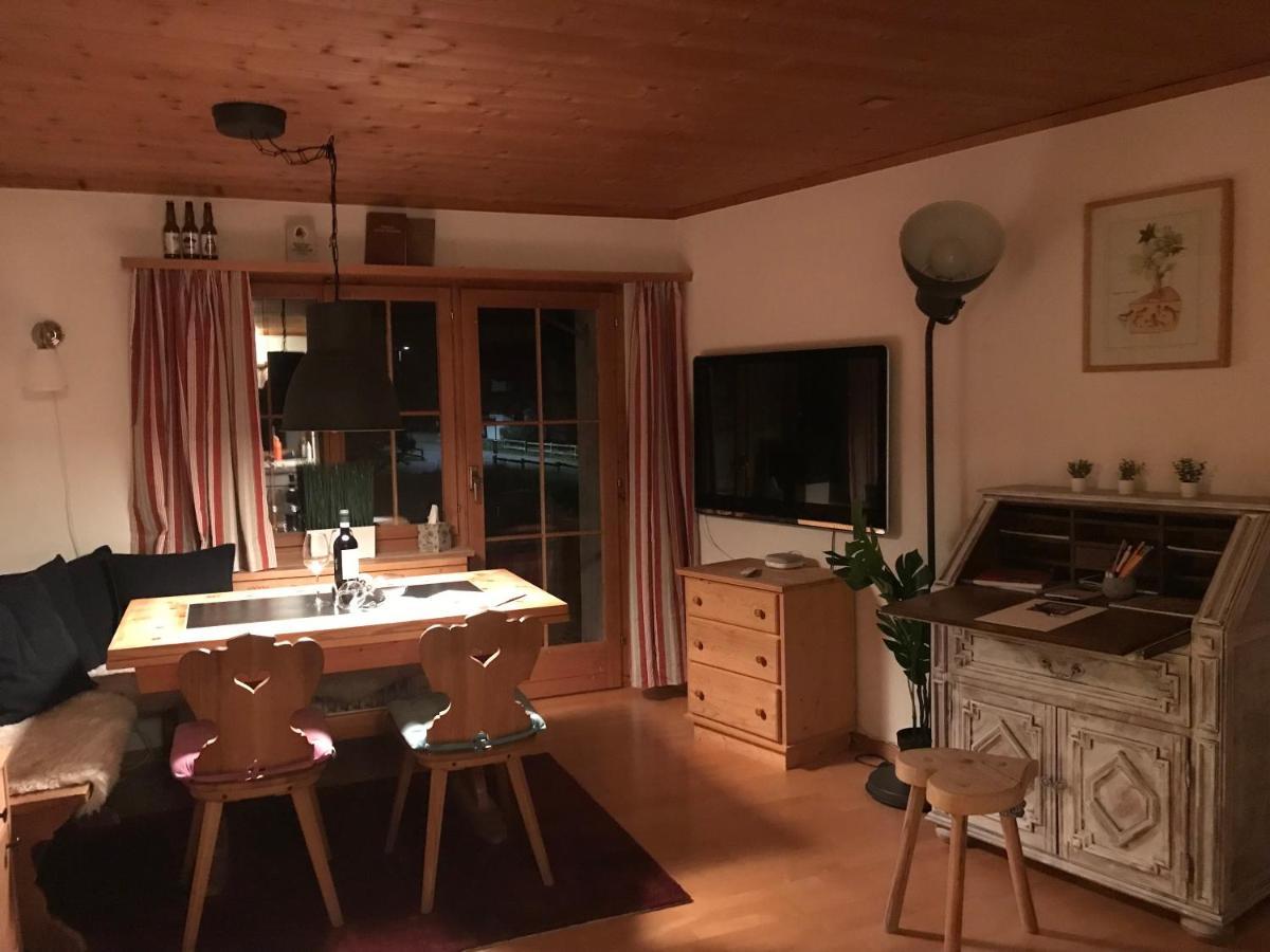 Ferienwohnung Uf Z'Enisch Klosters Exteriör bild