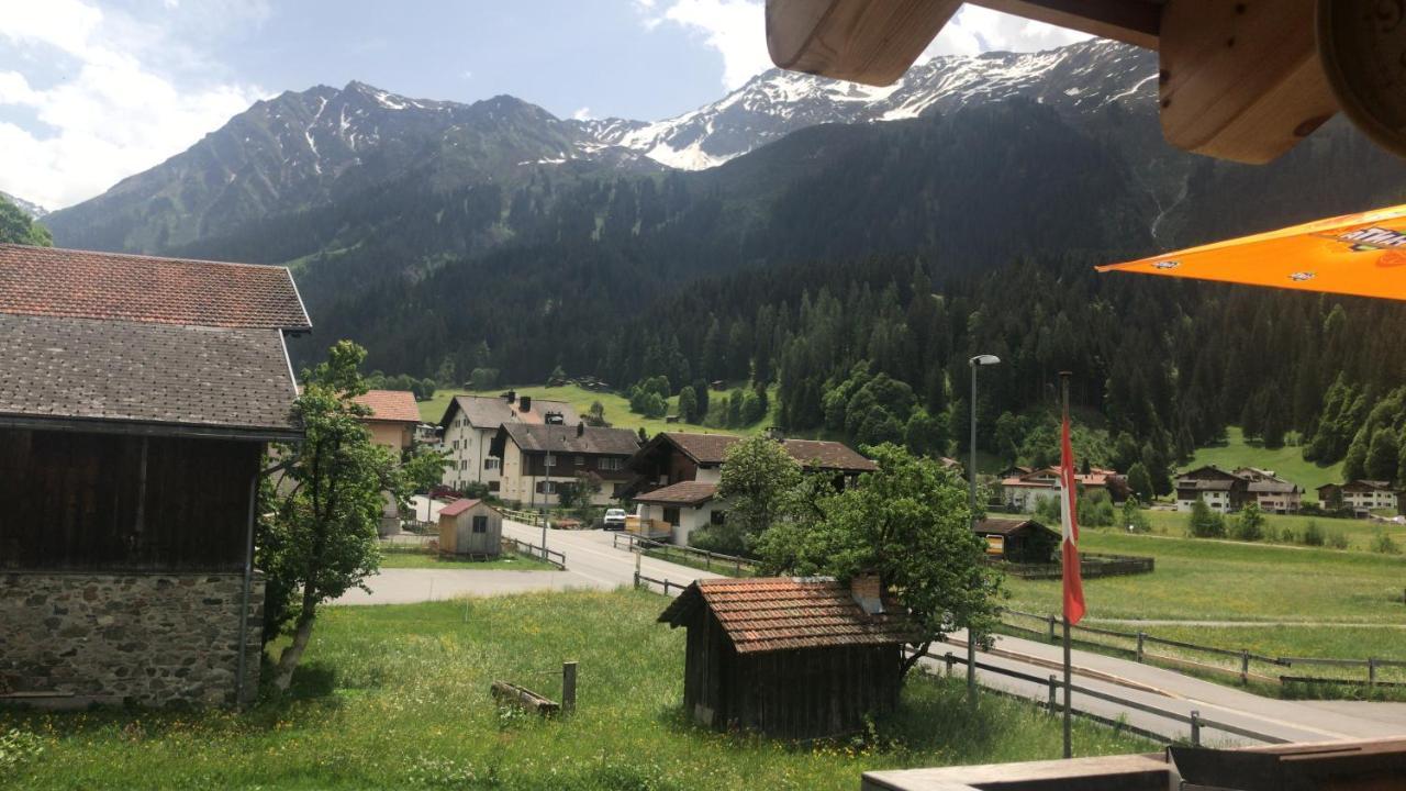 Ferienwohnung Uf Z'Enisch Klosters Exteriör bild