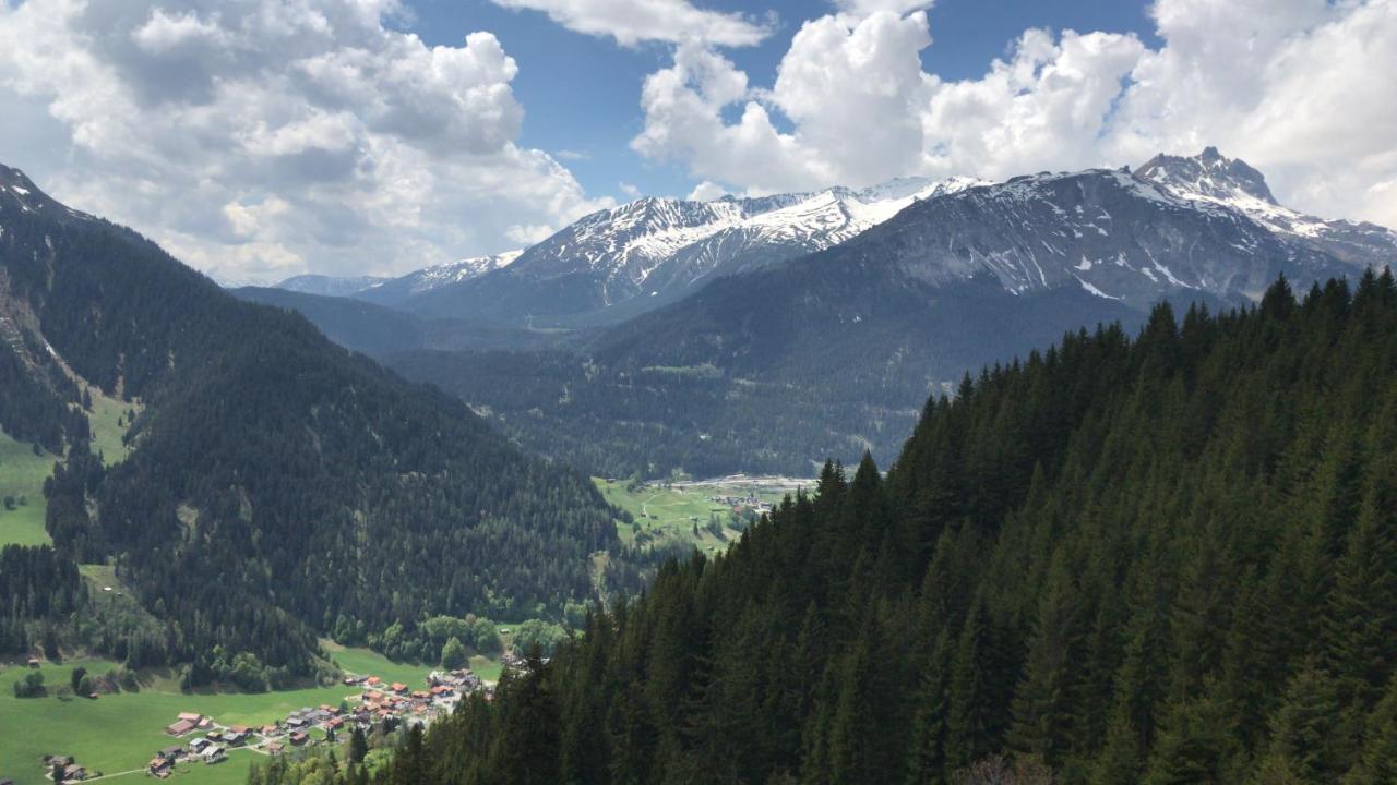 Ferienwohnung Uf Z'Enisch Klosters Exteriör bild