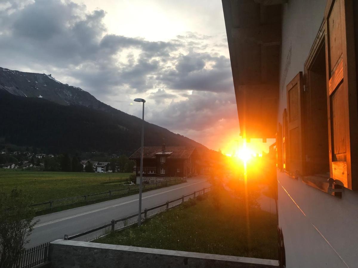 Ferienwohnung Uf Z'Enisch Klosters Exteriör bild