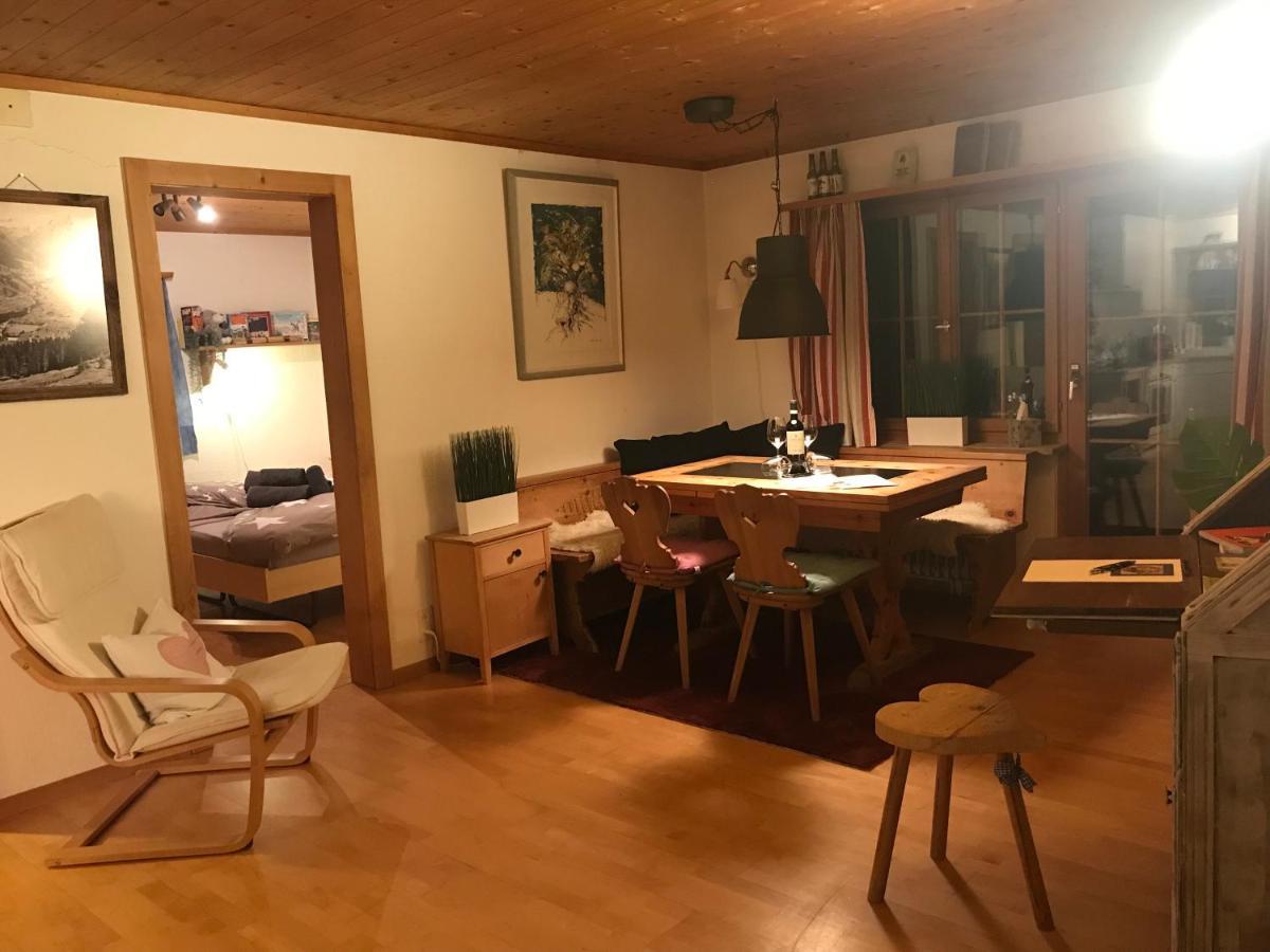 Ferienwohnung Uf Z'Enisch Klosters Exteriör bild