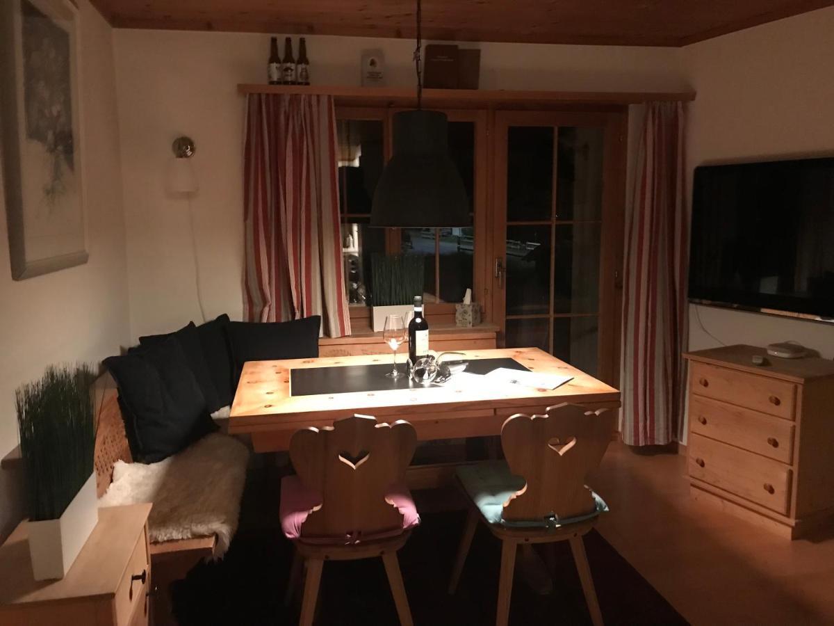 Ferienwohnung Uf Z'Enisch Klosters Exteriör bild