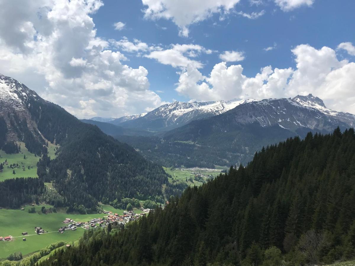 Ferienwohnung Uf Z'Enisch Klosters Exteriör bild