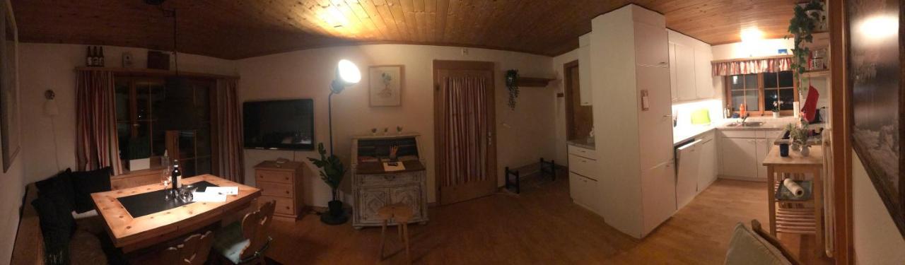 Ferienwohnung Uf Z'Enisch Klosters Exteriör bild