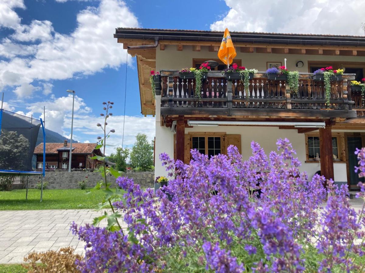 Ferienwohnung Uf Z'Enisch Klosters Exteriör bild